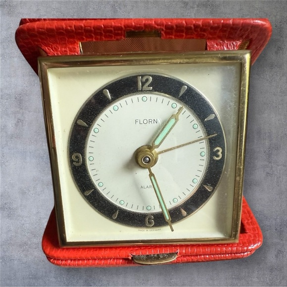 Vintage Florn Travel Alarm Clock in a Genuine Red Leather Case - Picture 9 of 11
